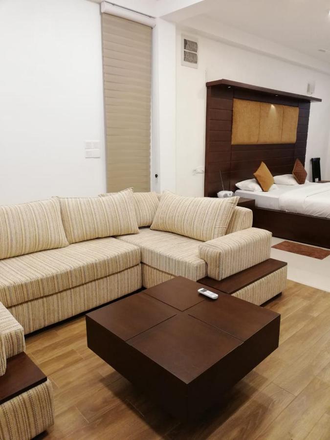Villa Oak Residencies à Kiribathgoda Extérieur photo