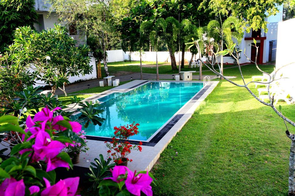 Villa Oak Residencies à Kiribathgoda Extérieur photo