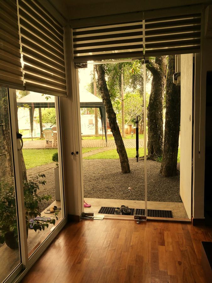 Villa Oak Residencies à Kiribathgoda Extérieur photo